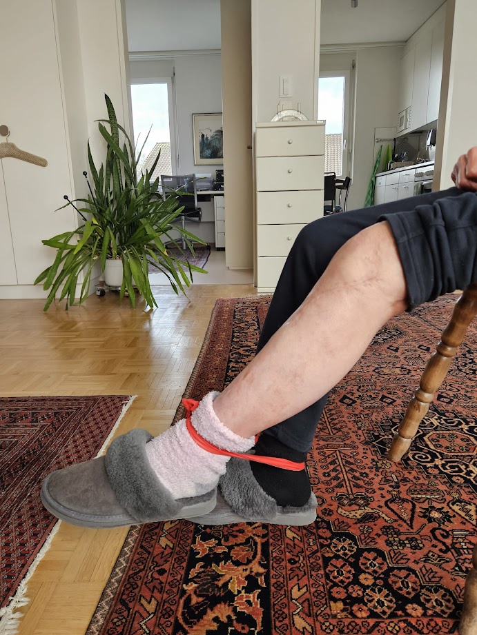 Beinübung mit Theraband
